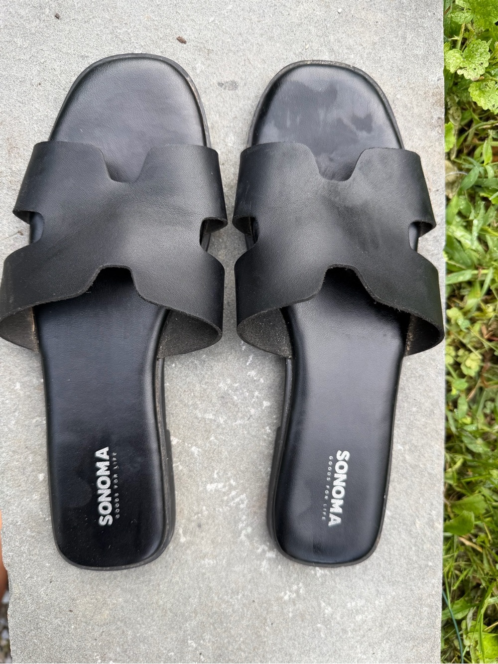 Sonoma Black Slide Sandals with Cutout Strap Detail